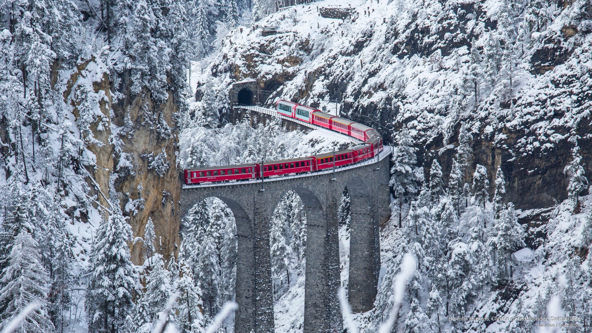 Kırmızı Tren ile Yeşil Yolcukuk: Bernina Ekspresi kapak fotoğrafı