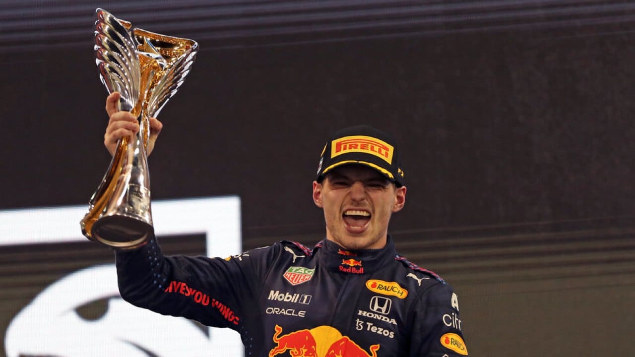 Abu Dhabi GP: Verstappen Şah, Hamilton Mat kapak fotoğrafı